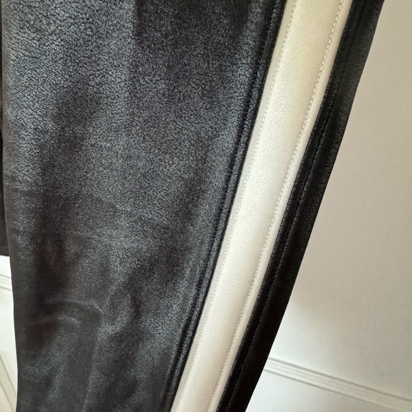 Spanx Faux leather stripe legging - Picture 6 of 6
